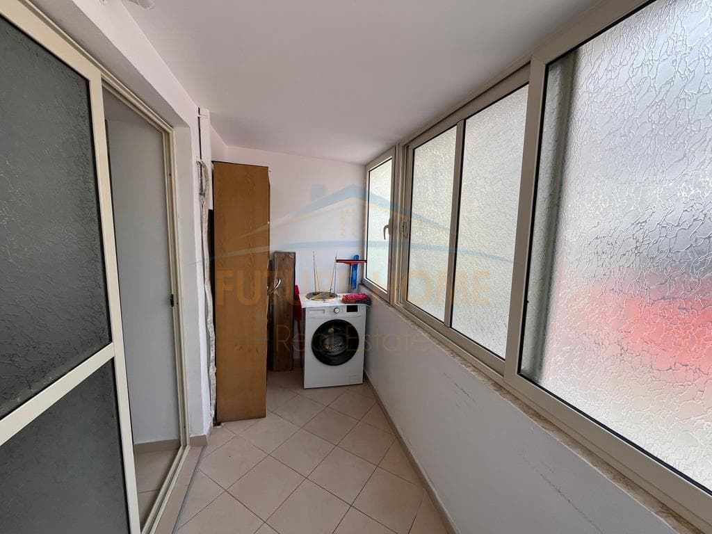 Qira, Ambient Biznesi, 21 Dhjetori, Tirane 3