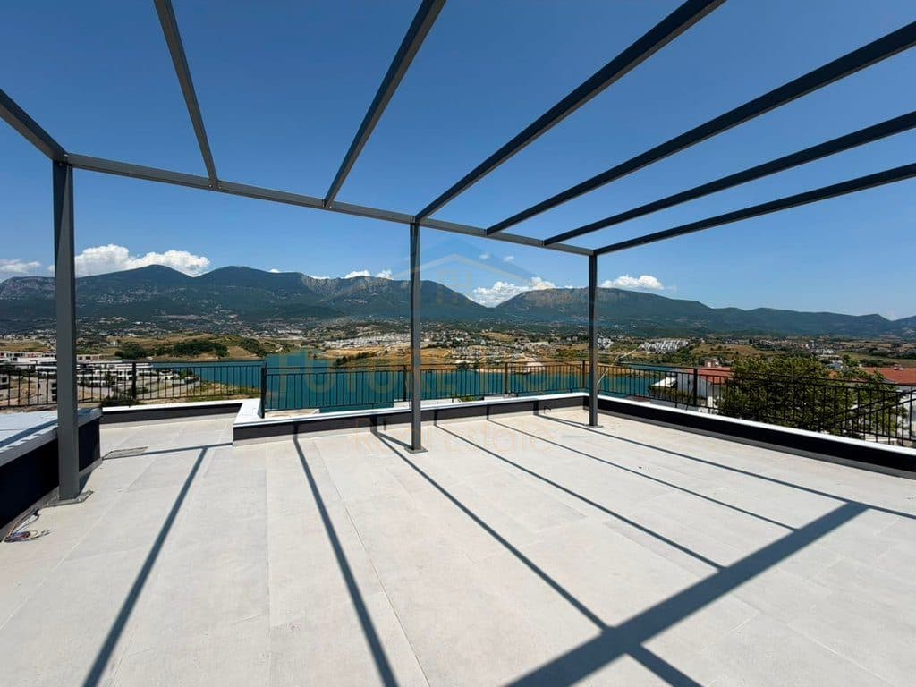 Shitet, Apartament 3+1+2 Poste Parkimi, Farke, Tiranë. 2