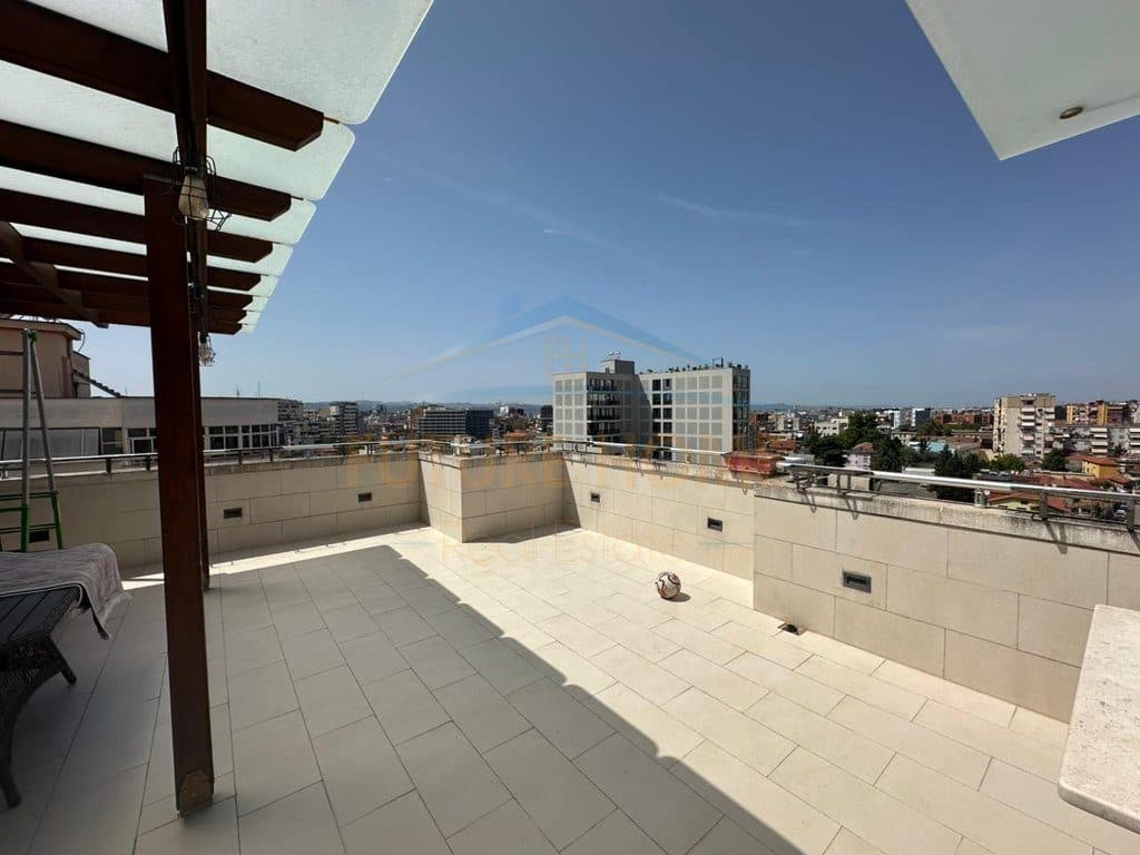 Qera,Apartament 3+1+2+ Verande, Rr. 4 Deshmoret, Tirane.