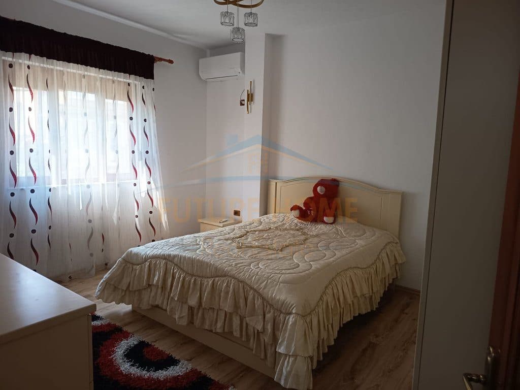 Qira, Vilë 2-katëshe, pranë shkollës "Rreze Drite" Sauk 3