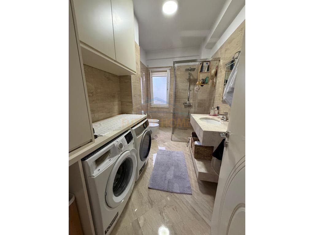 Shitet, Apartament 2+1+2 , Liqeni i Thatë, Tiranë. 2