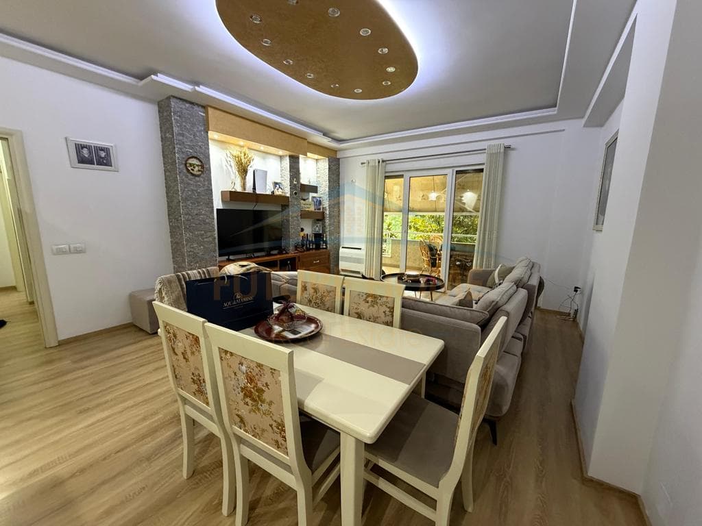 Shitet, Apartament 2+1+2 , Liqeni i Thatë, Tiranë. 4