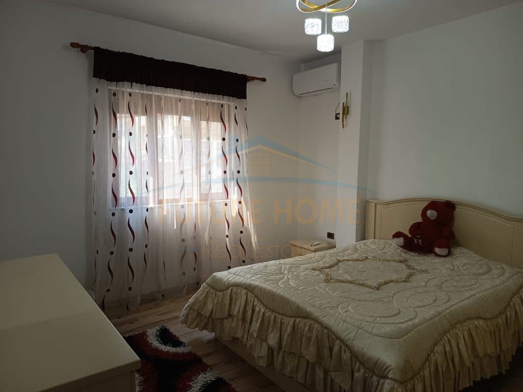 Qira, Vilë 2-katëshe, pranë shkollës "Rreze Drite" Sauk 4