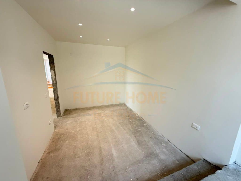 Shitet, Apartament 3+1+Post Parkimi, Farke, Tiranë. 3