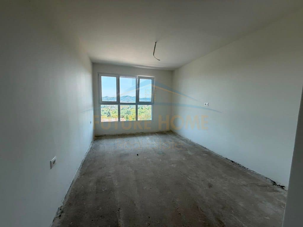 Shitet, Apartament 3+1+Post Parkimi, Farke, Tiranë. 4