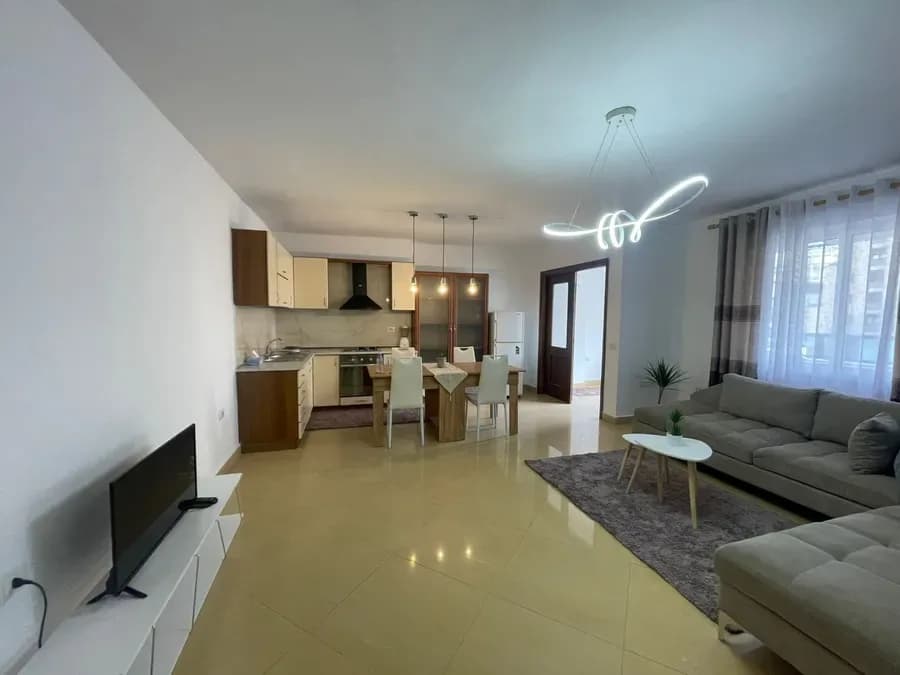 Apartament me qera - Qender, € 700, 100 m² 2