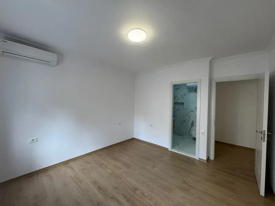 Zyre me qera - Pazari i Ri, € 1.200, 88 m² 2