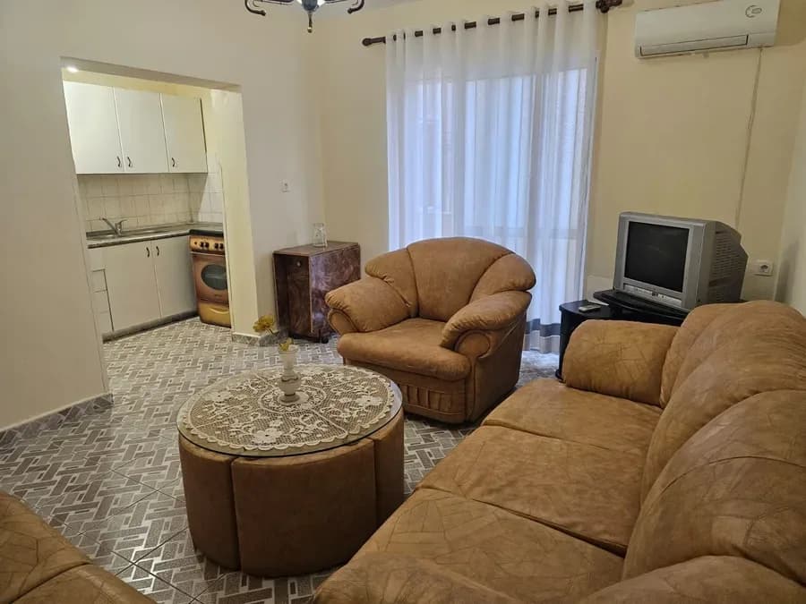 Jepet me qera apartament tek Bulevardi Zogu i Pare, ne krah te Fakultetit te Shkencave te Natyres, mbrapa gazetes Celesi, rrugica Hamid Shijaku,, € 600, 90 m²