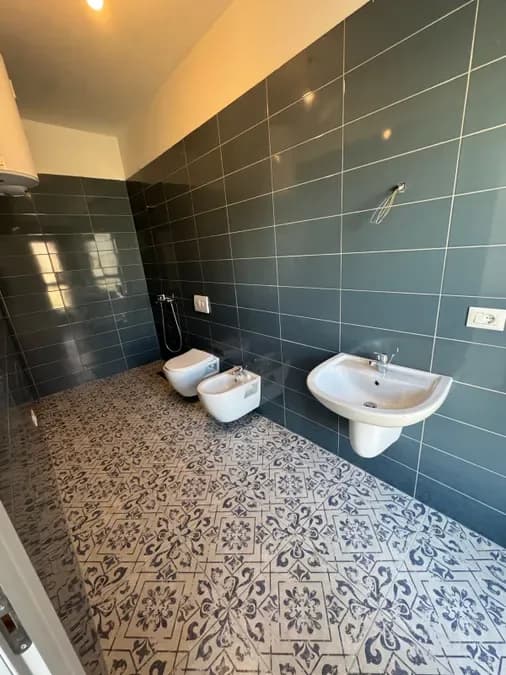 Jepet me qera apartment 1+1 ne zonen e Zogut te Zi, rruga Dritan Hoxha, kompleksi Aura, € 500, 65 m² 4
