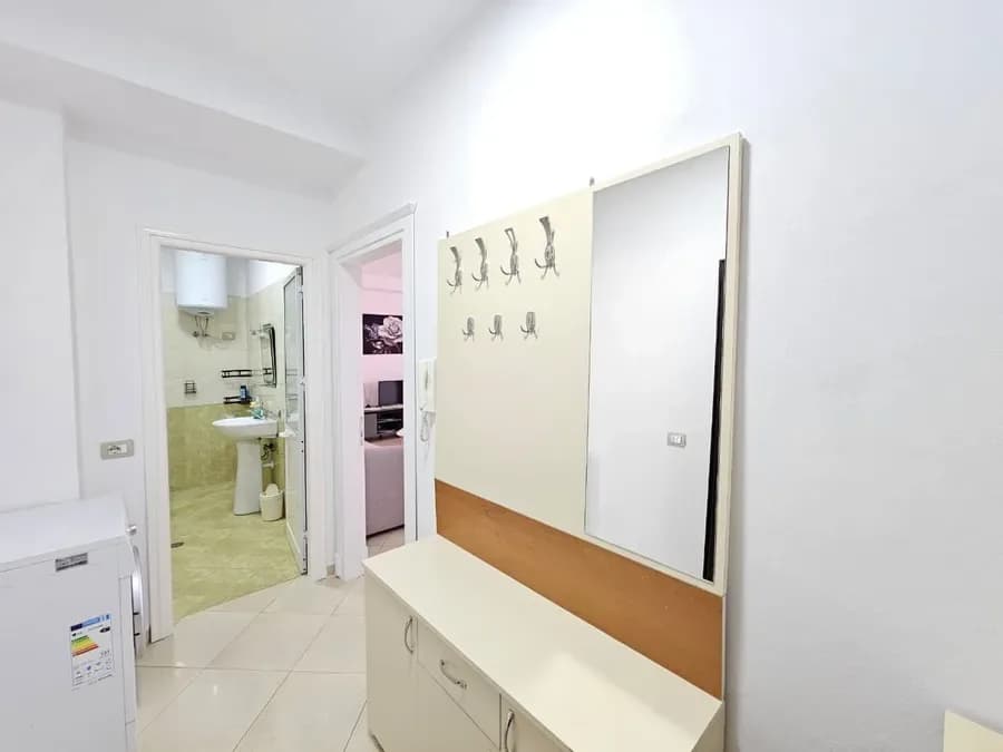 Apartament për qira Rr. Barrikadave - B. Zogu I - Materniteti (Tiranë - qyteti), € 700, 90 m² 2