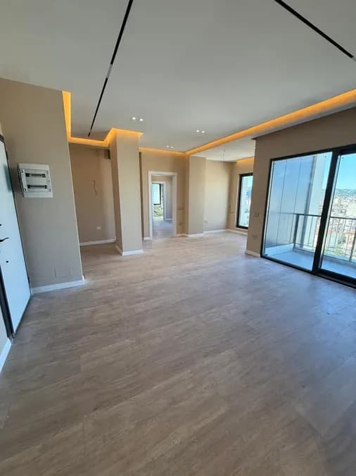 Ambjent zyre me qera - Rruga e Barrikadave, € 1.300, 130 m² 2