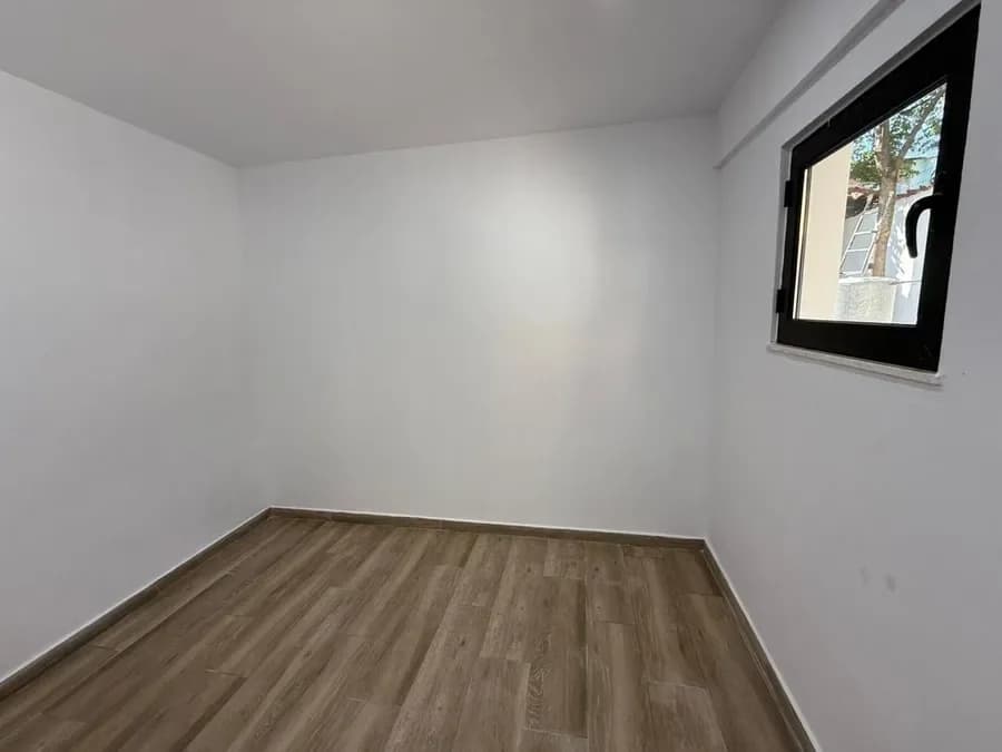 Ambjent Biznesi me qera - Tregu Elektrik, € 800, 90 m² 2