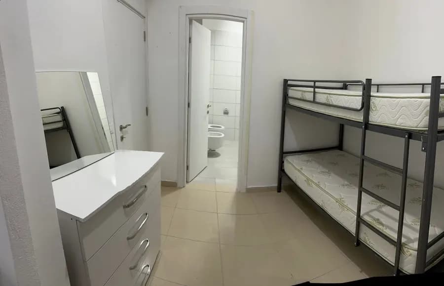 Jepet me qera garzoniere te Kodra e Diellit, rruga e Zallit, prane British School, € 300, 45 m² 3