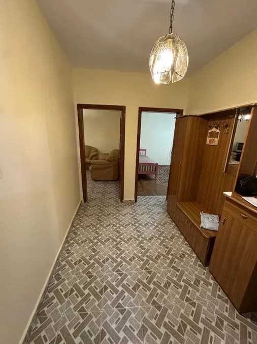 Jepet me qera apartament tek Bulevardi Zogu i Pare, ne krah te Fakultetit te Shkencave te Natyres, mbrapa gazetes Celesi, rrugica Hamid Shijaku,, € 600, 90 m² 2