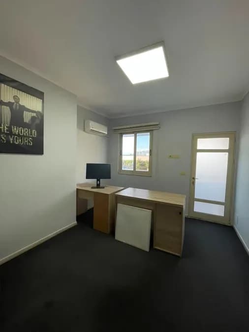 Ambjent biznesi me qera - Lake View, € 1.500, 220 m² 3