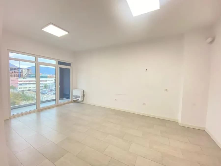 Ambjent Zyre me qera - Square 21, € 700, 62 m² 2