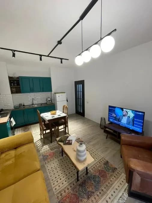 Jepet me qera 1+1 apartament në katin e katert te nje pallati te ri ne zonen e Medresese, rruga e Dibres, perballe shkolles Misto Mame, € 650, 65 m²