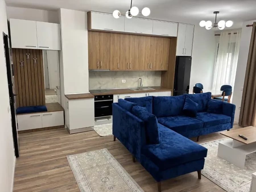 Jepet me qera apartament në katin e trete te nje pallati te ri i sapo perfunduar, ne zonen e Liqenit te Thate, rruga Hiqmet Buzi, € 750, 75 m²