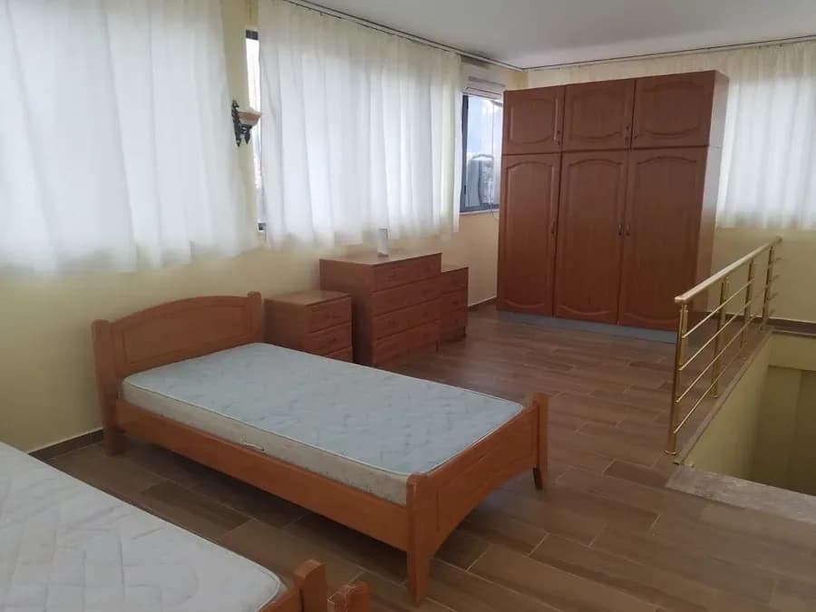 Jepet me qera apartament dupleks në katin e gjashte banim te nje pallati egzistues, ne zonen e Ali Demit ne fillim te rruges Ali Demi., € 346, 70 m² 4