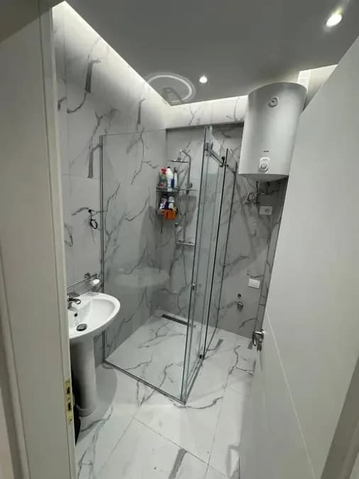Jepet me qera apartament në katin e gjashte te nje pallati te ri ne Astir, te Urban Gate, rruga Sokrat Miho., € 740, 110 m² 2