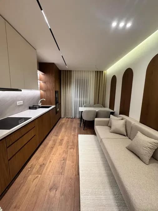 Jepet me qera apartament 2+1 ne zonen e Xhamllikut, rruga Telo Ndini,, € 830, 75 m²
