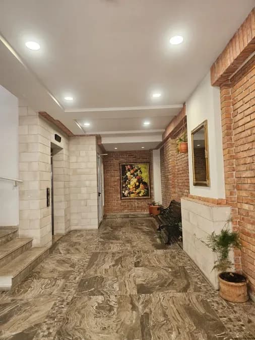 Ambient Zyre me qera - Liceu Artistik, € 1.200, 74 m² 2