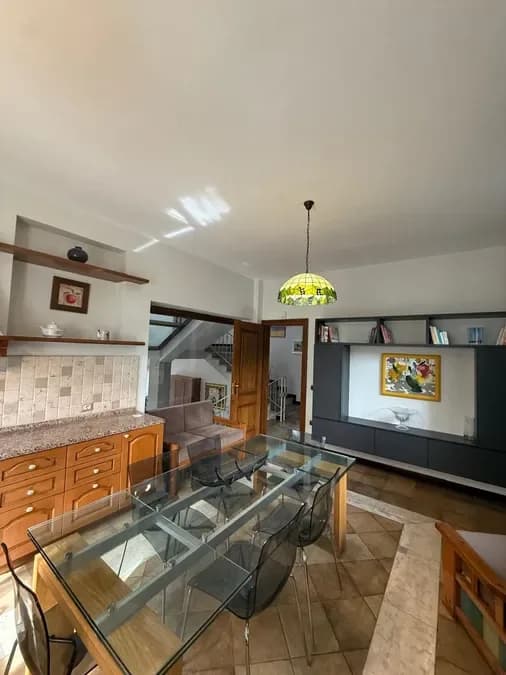 Vile 4 Kateshe per qira, € 3.000, 700 m² 4