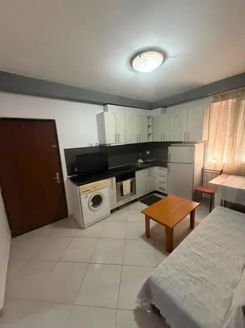 Apartament për qira Mine Peza - Rr. Fortuzi (Tiranë - qyteti), € 430, 44 m² 2
