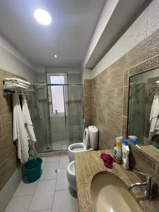 Apartament me qera - Liqeni i Thate, € 800, 86 m² 4