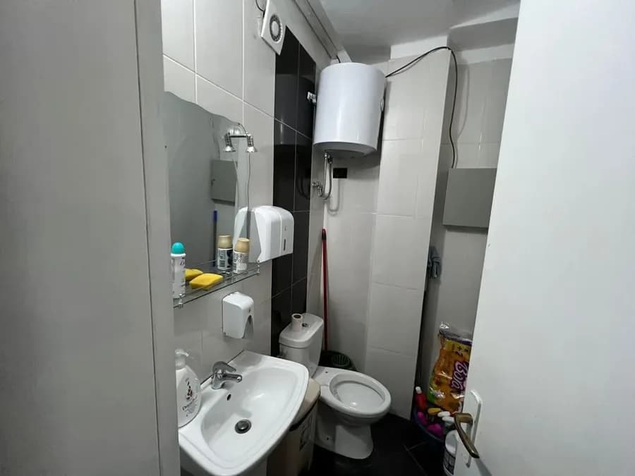 Zyrë për qira Tiranë - qyteti, € 1.100, 72 m² 3