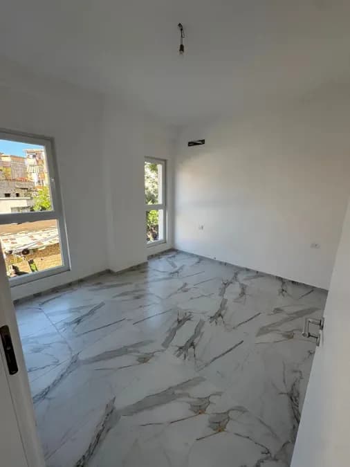 Jepet me qera apartment 1+1 ne zonen e Zogut te Zi, rruga Dritan Hoxha, kompleksi Aura,, € 500, 70 m² 2