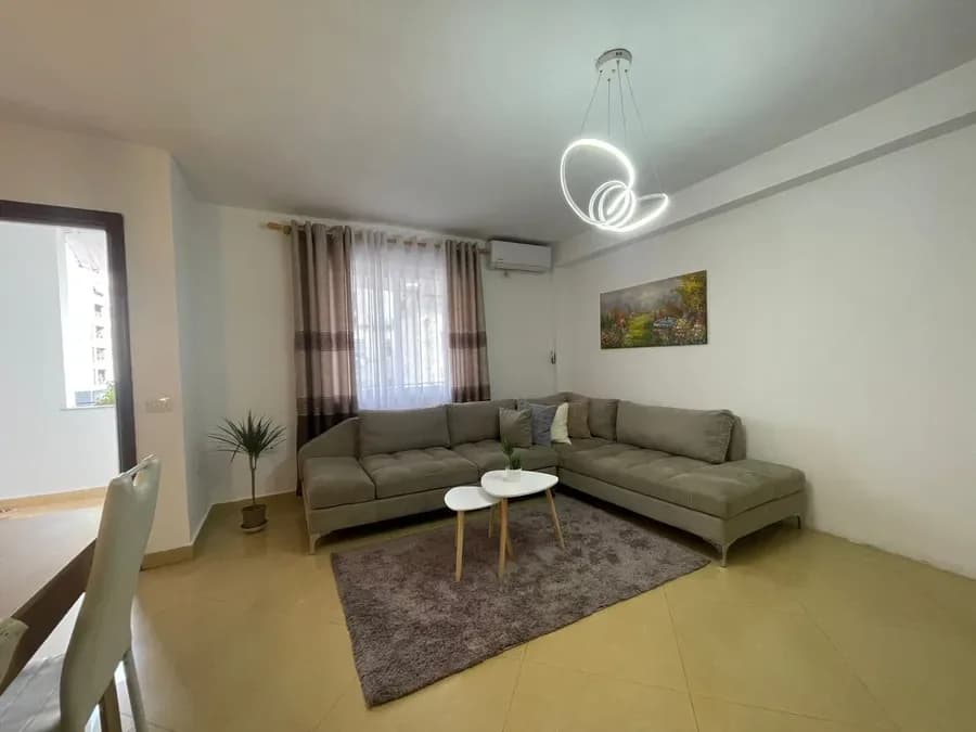 Apartament me qera - Qender, € 700, 100 m² 2
