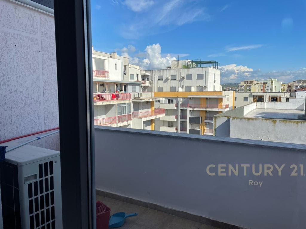 JEPET APARTAMENT 2+1 ME QIRA PLAZH DURRES! 2