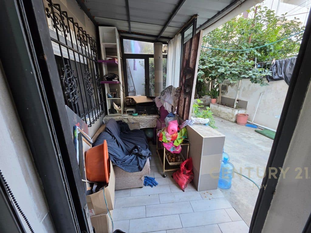 Shitet Apartament 2+1, në Lagja nr.16, Durrës !!. 2