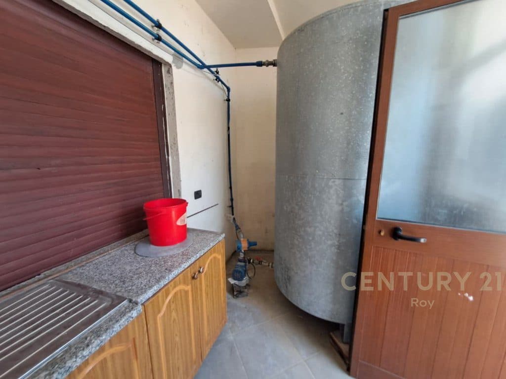 Vilë 4 Kateshe Me Perberje 7+3 per Shitje në Shijak - 200000€ !!..