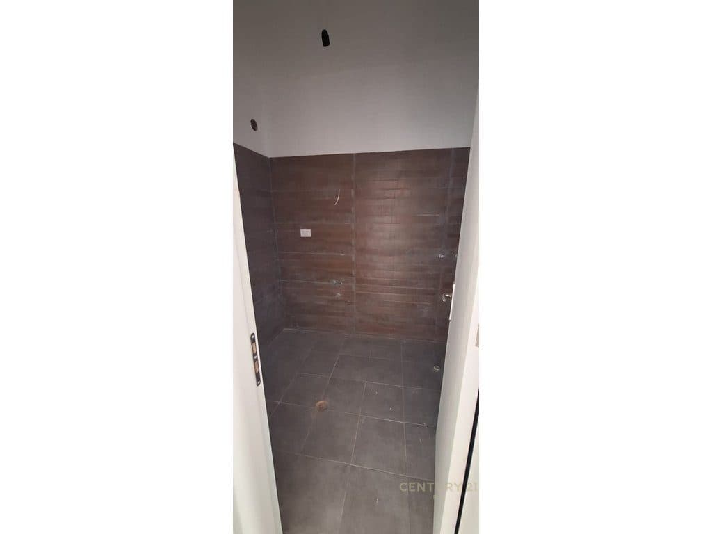 APARTAMENT 2+2B+2T PER SHITJE PRANE STADIUMIT NE DURRES. 3