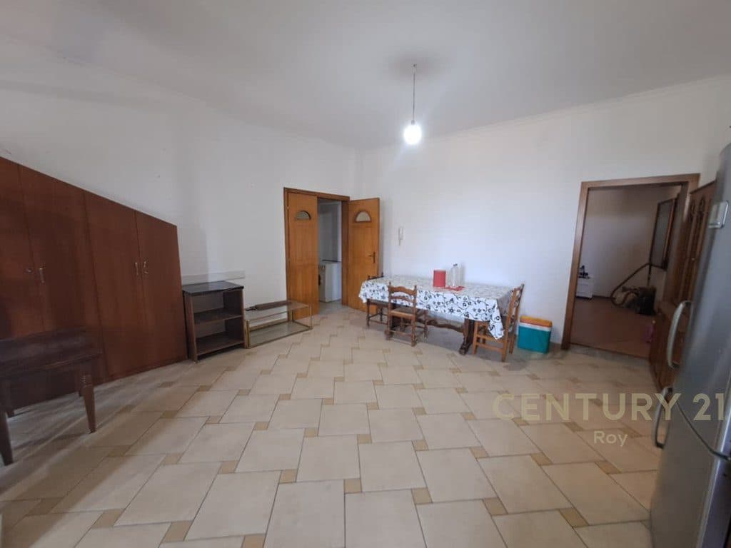 Vilë 4 Kateshe Me Perberje 7+3 per Shitje në Shijak - 200000€ !!..