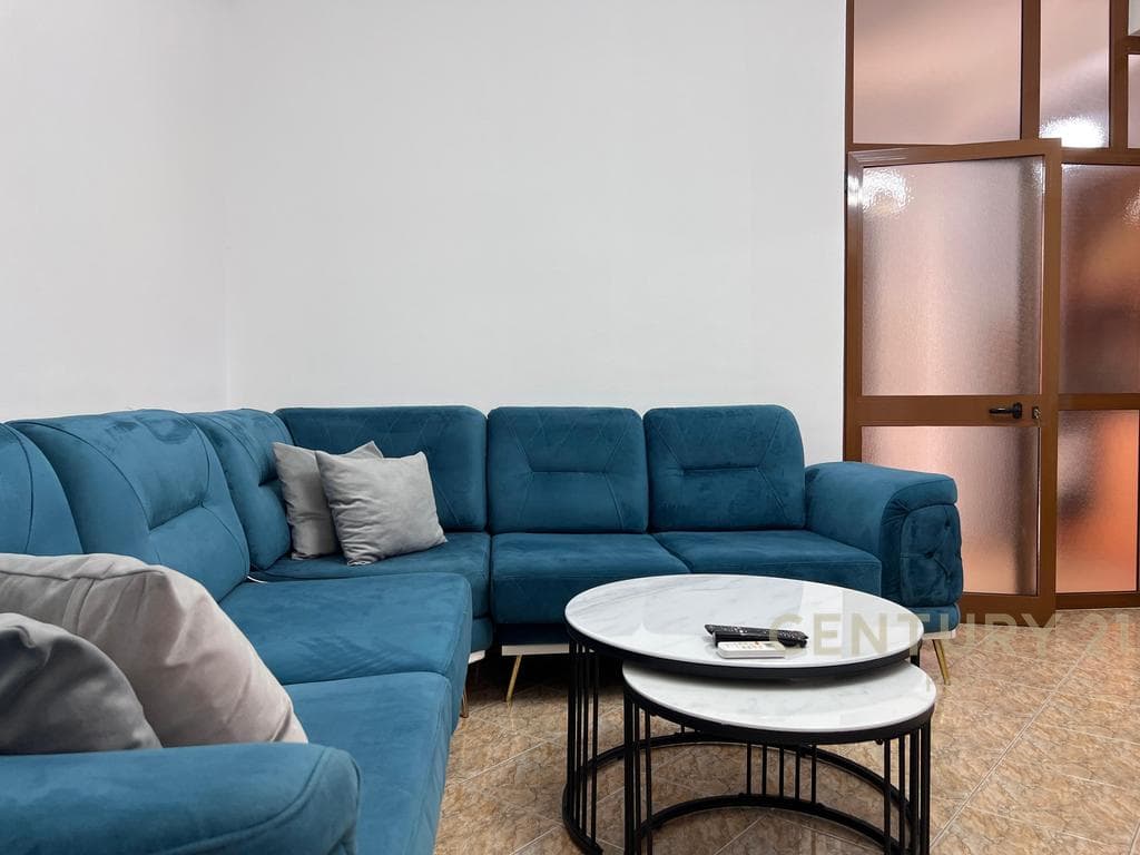 JEPET APARTAMET 1+1 ME QIRA AFATGJATE NE GOLEM SHUM PRANE DETIT!!!420€ | 53.5 m² 3