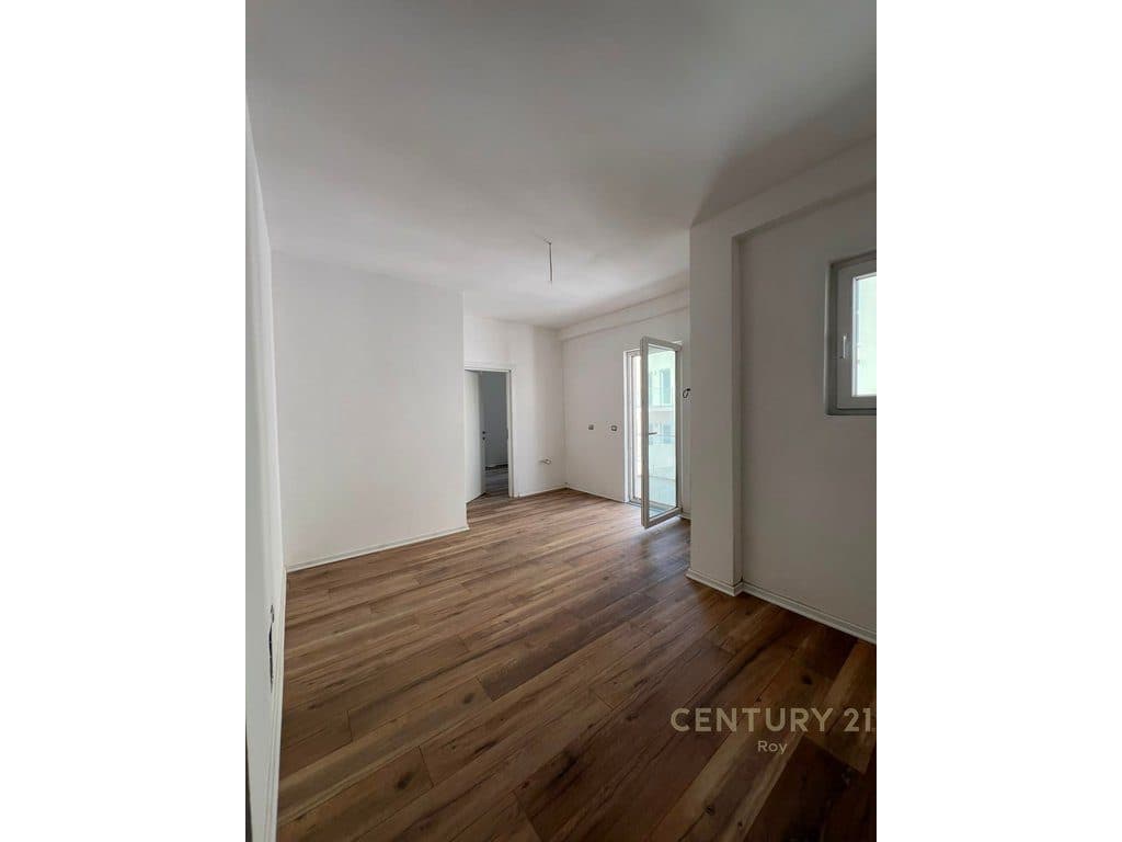 SHITET APARTAMENT 1+1 NE NJE SUPER KOMPLEKS ME PISHINE!!! 2