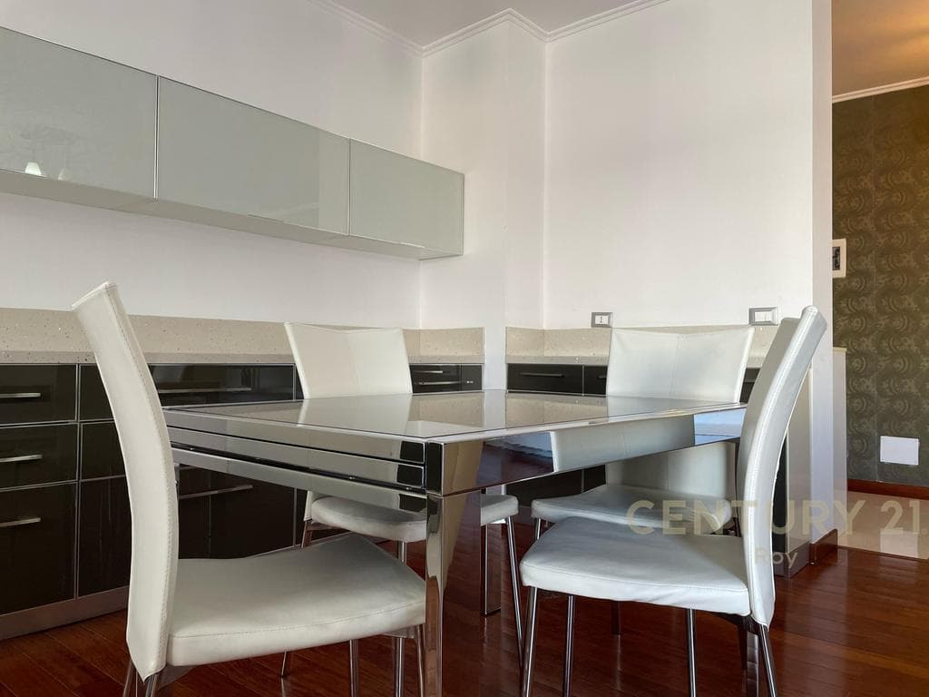 JEPET APARTAMENT 2+1 ME QIRA PLAZH DURRES! 3