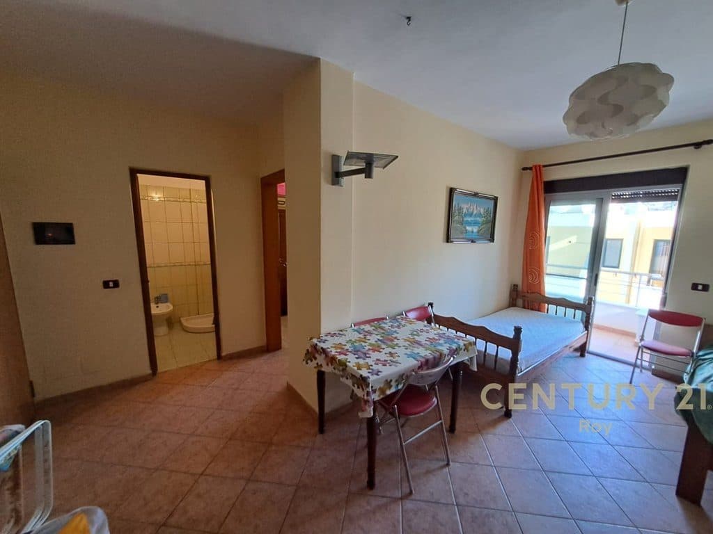 SHITET APARTAMENT NE SHKEMBIN E KAVAJES 50M LARG NGA DETI !! 2