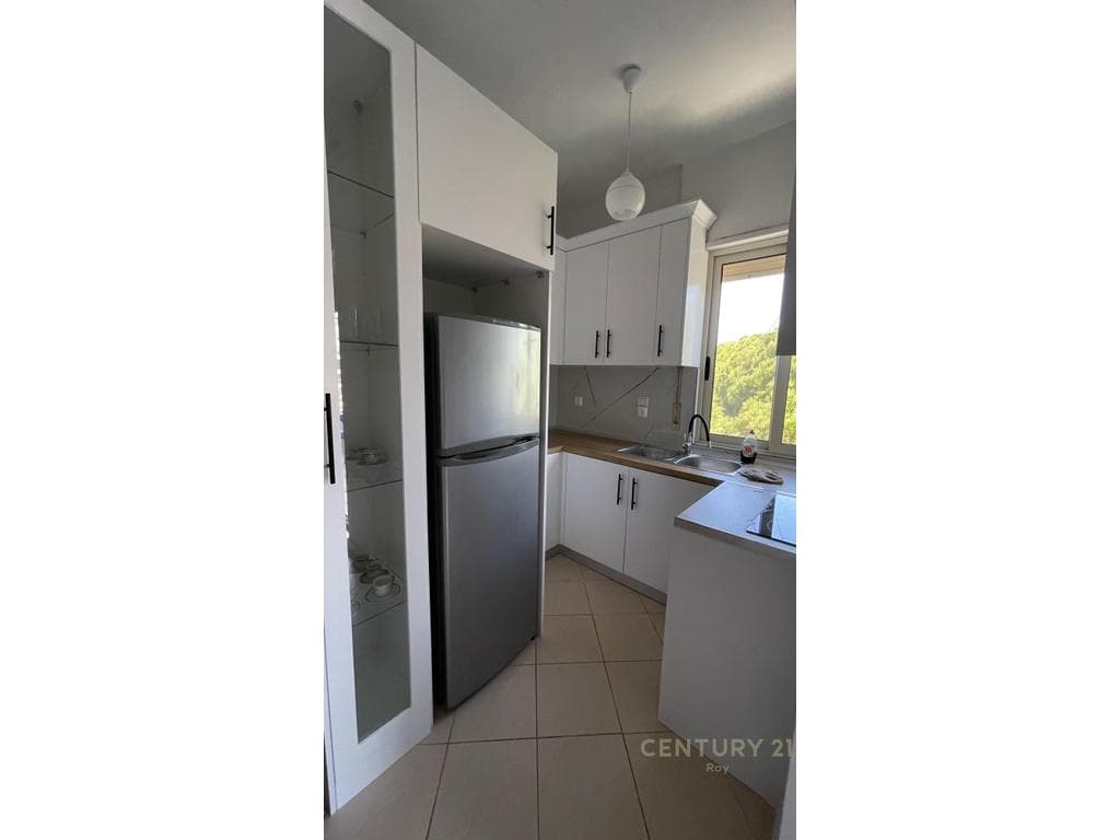 SHITET APARTAMENT 1+1 PRANE DETIT,NE GOLEM! 2