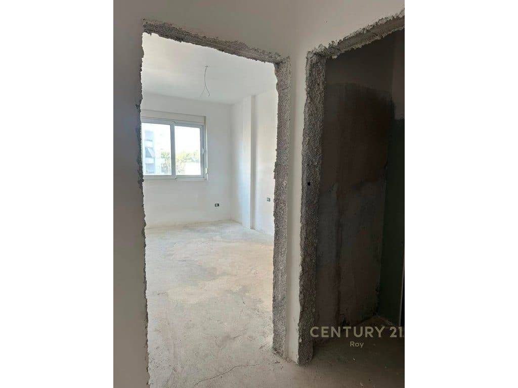 Qerret! Apartament 1+1 Për Shitje 100 metra nga deti!!