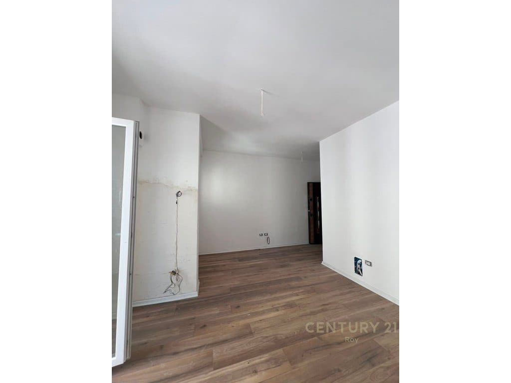 SHITET APARTAMENT 1+1 NE NJE SUPER KOMPLEKS ME PISHINE!!! 4