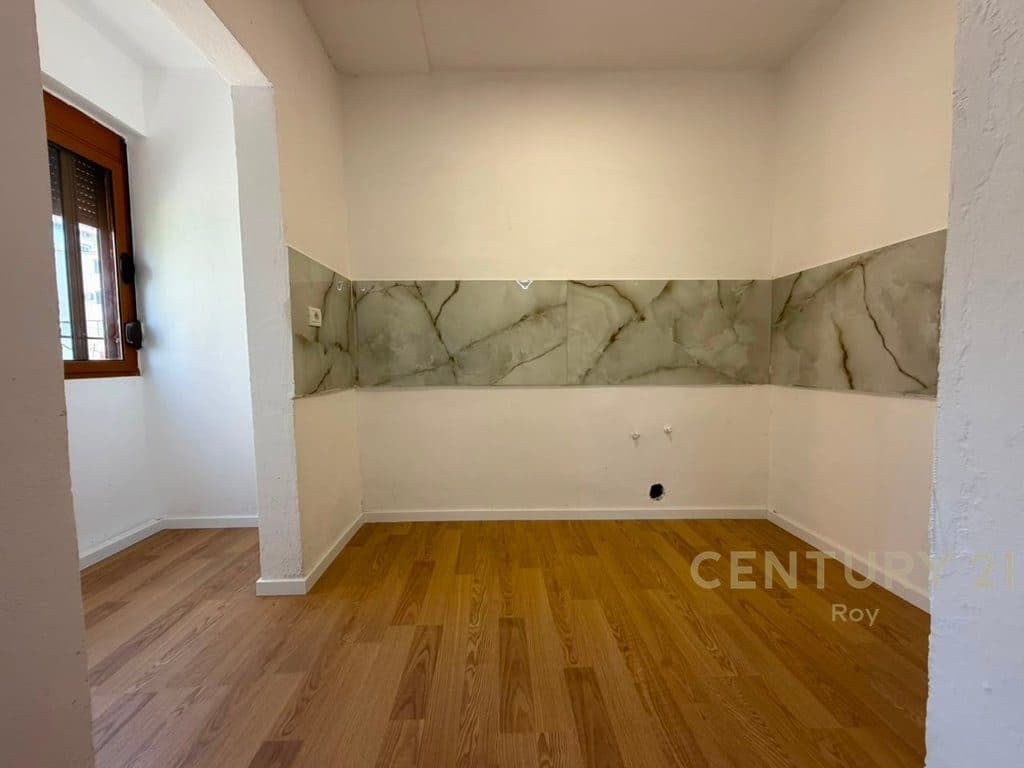 SHITET APARTAMENT 1+1 NË QENDËR TË KAVAJËS 4