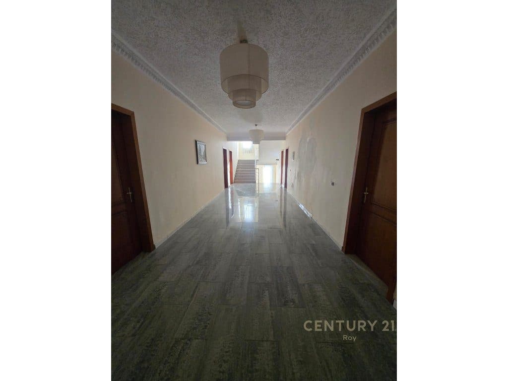 SHITET HOTEL ME PISHINE NE ZONEN E GOLEMIT , 250M LARG PLAZHIT !!!