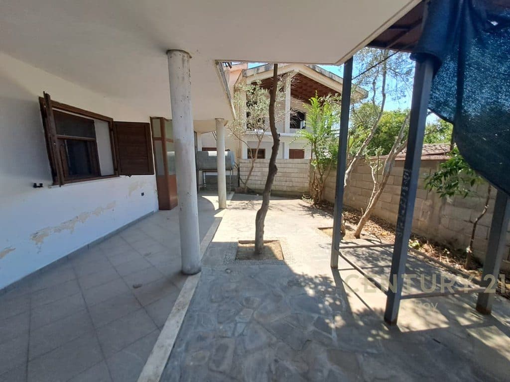 Vilë 4 Kateshe Me Perberje 7+3 per Shitje në Shijak - 200000€ !!..