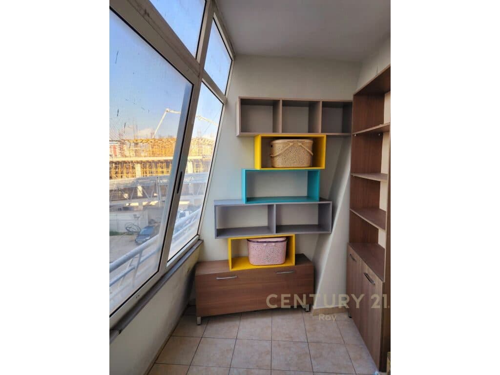 Jepet me Qira Super Apartament me pamje deti 2+1+2 me post parkimi te stacioni i trenit, Durrës!!! 2