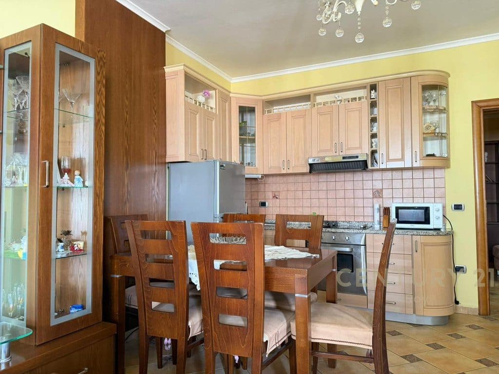 APARTAMENT 3+1+2 PER QIRA TEK ISH RAJONI POLICISE, DURRES! 4