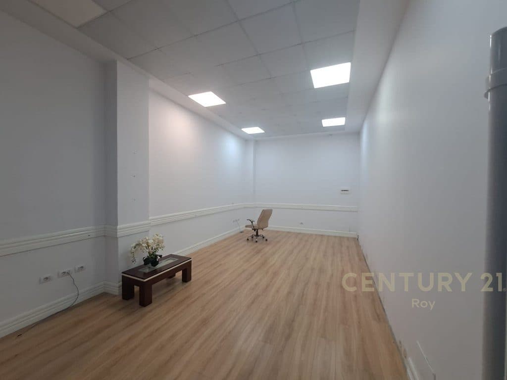 Hapësirë multifunksionale Për Shitje në Plazh, Durrës 50m Distance nga Deti. 2